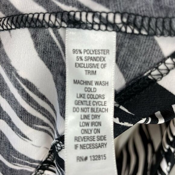 EUC Passports Womens 3/4 Sleeve Zebra Print Top Size L - Picture 7 of 8
